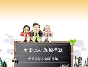 Les enfants heureux avec la photo de tableau noir - adapté pour modèle l'enseignement de l'éducation des enfants des écoles internationales ppt courseware