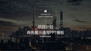 Template PPT dari rencana proyek tampilan proyek dengan latar belakang arsitektur perkotaan