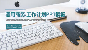 Template PPT untuk rencana kerja Tahun Baru dengan latar belakang desktop kantor