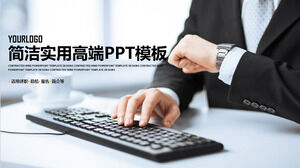 Plantilla PPT para informe de trabajo de fondo de persona de negocios
