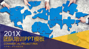 Modello di materiale didattico PPT per la formazione del team aziendale con sfondo blu puzzle