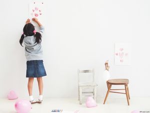 Children painting on the wall elegant ppt background