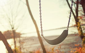 Dawn in the beautiful scenery of the swing picture background picture